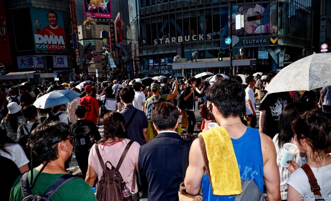 9月7日,日本东京,潮水地标涩谷街头的东说念主群。记者张笑宇摄